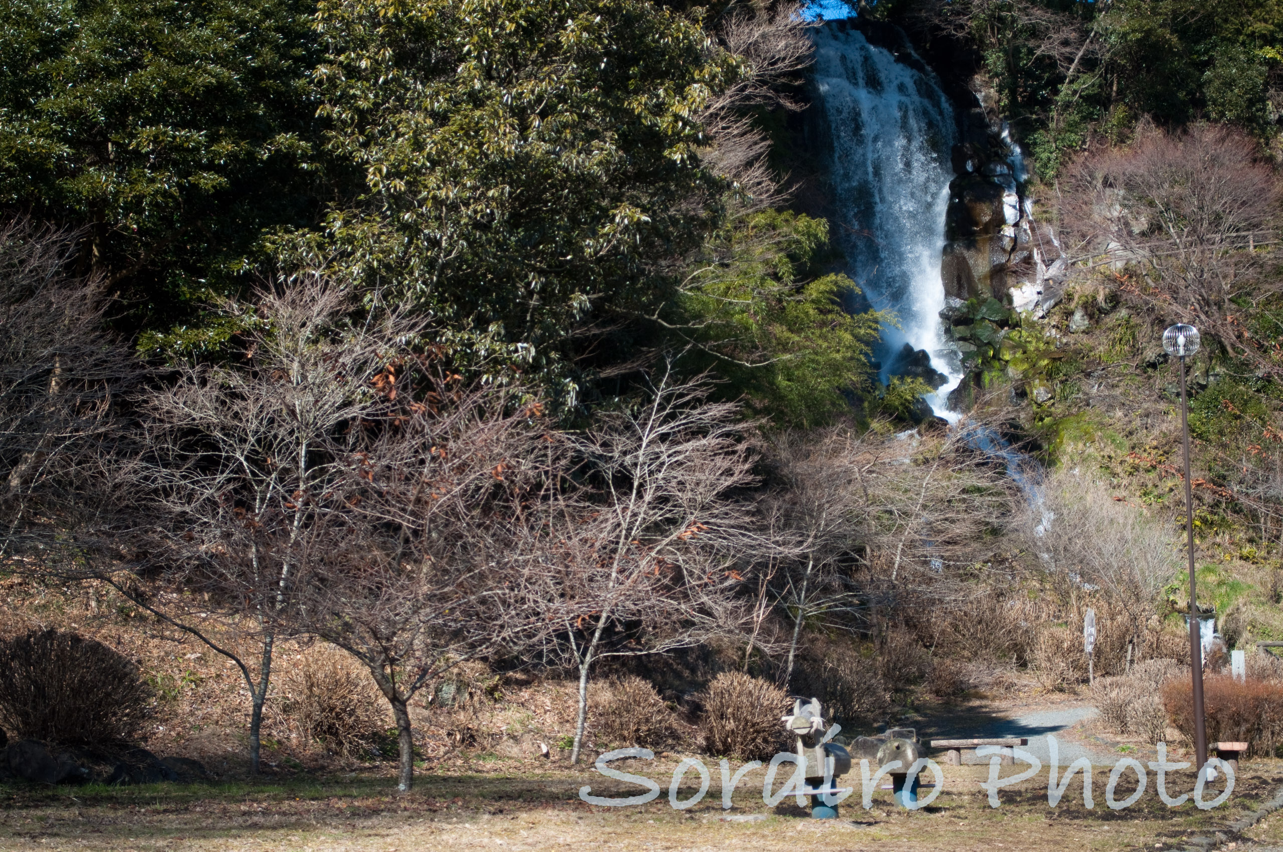 熊久保農村公園から望む朝日瀧
